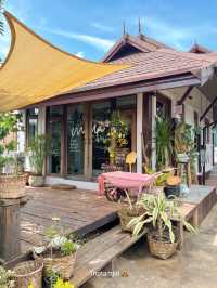 โฮมคาเฟ่ลำปางที่มีสวนดอกไม้น่ารักๆ 🧺🌼