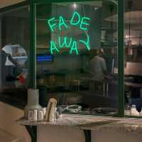ถ้าFade Away บางแสน คาเฟ่ริมทะเลดีไซน์เก๋ วิวทะเลสุ