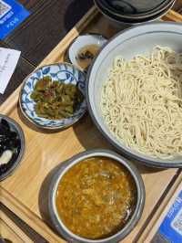 บะหมี่มันปูเฉิงตู Xiesanbao (Youlou Street Shop)