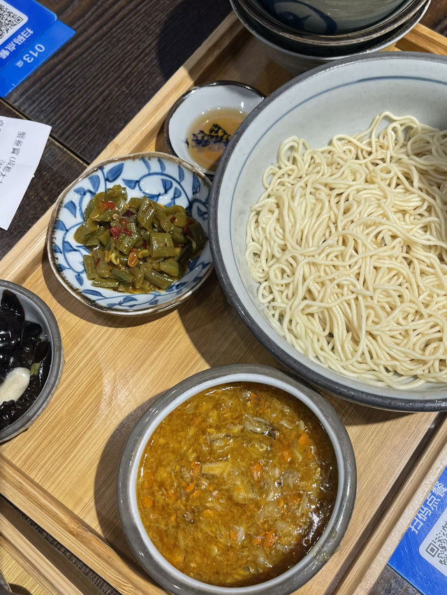 บะหมี่มันปูเฉิงตู Xiesanbao (Youlou Street Shop)