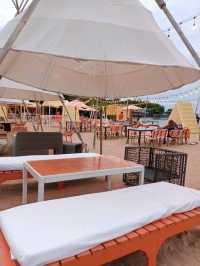 คาเฟ่บนชายหาดส่วนตัว