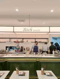 Rich Baker at 1 Utama, Damansara Utama.