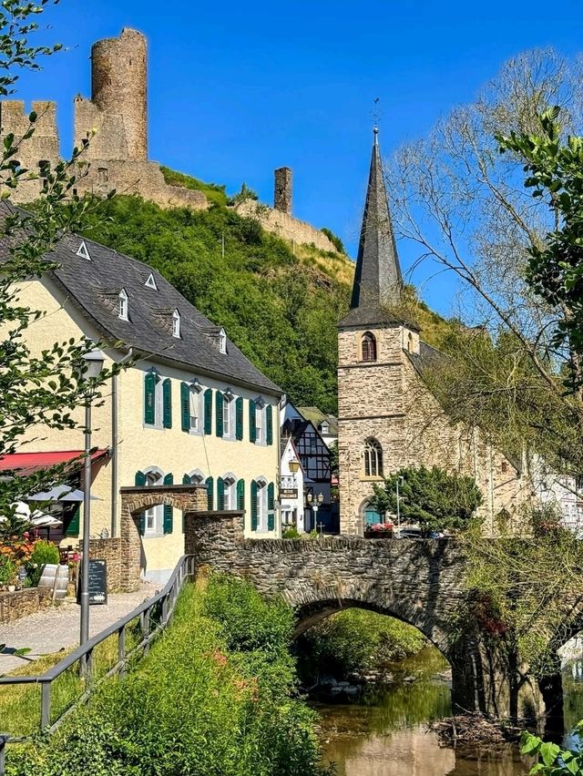 🏡🌿 Monreal: A Fairytale Village in the Eifel