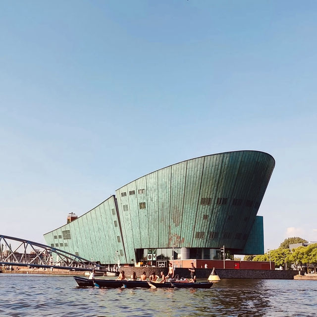 Amsterdam Unbound: A Solo Sojourn of Culture and Calm 🚲