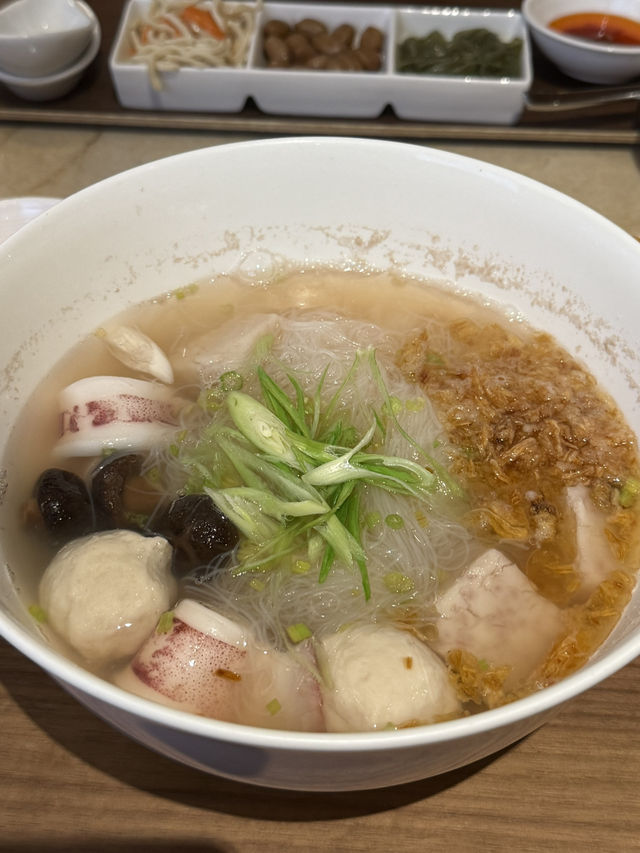 高雄漢來飯店的(大堂鋼琴酒吧)小卷米粉.非吃不可的高雄特色小吃美食 高雄漢來飯店的(大堂鋼琴酒吧)小卷米粉.非吃不可的高雄特色小吃美食