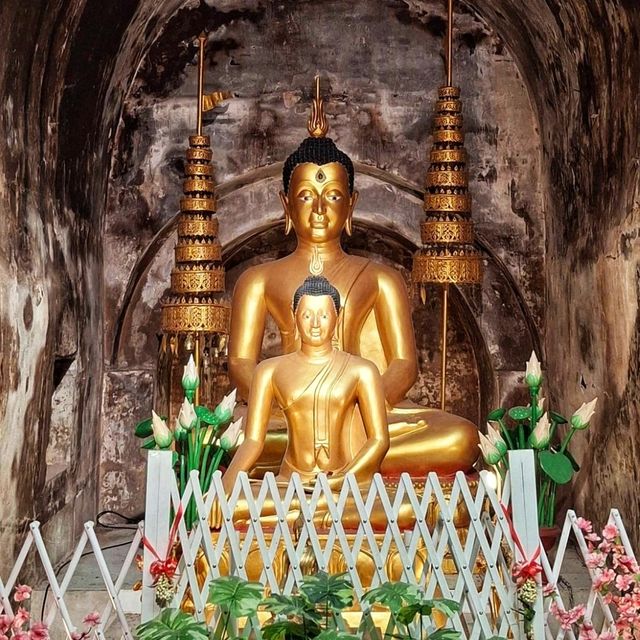 สักการะพระเจดีย์และชมจิตรกรรมฝาผนังที่วัดอุโมงค์ สักการะพระเจดีย์และชมจิตรกรรมฝาผนังที่วัดอุโมงค์