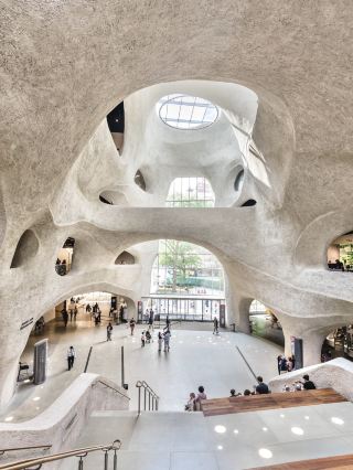 New York's Sci-Fi Wormhole Architecture: A New Hotspot for Visitors