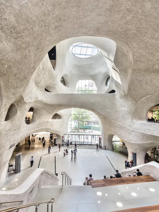 New York's Sci-Fi Wormhole Architecture: A New Hotspot for Visitors