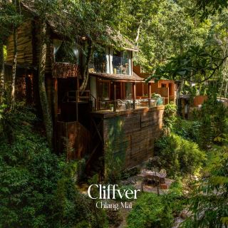 #tripbestfreeaccommodation
🌲 Cliffver – A wooden house in the forest #ChiangMai 🌲
Looking for a place to stay that combines nature, tranquility, and stylish beauty? You need to pin this place.

Just driving up to #MaeLai
is like being transported to another world.
A large wooden house nestled amidst mountains and a stream.
The sound of gently flowing water is a lullaby all day long. 🍃

Cliffver is an American-style wooden house,
with a touch of vintage warmth in every corner.
Natural light streams through the wooden windows at all times.
Most importantly, the entire house is yours, offering total privacy.
Perfect for relaxing with friends or family.

It can accommodate up to 6 people.
The master bedroom comfortably sleeps 4.
The smaller bedroom is perfect for 2, so it's definitely not crowded.
There's a projector screen for chilling out at night.
You can watch Netflix under a blanket, or set up a picnic table.
And looking out over the stream is incredibly romantic. 🌙

✨ There are so many photogenic spots in the house, from the beautiful wooden staircase,
the cozy sofa by the window, the bathtub in the middle of nature,
or even the front of the house when the evening light shines down,
it's so beautiful that the camera doesn't want to stop. 📸

🌿 For dinner, we opted for a hot shabu (Japanese-style shabu) meal,
in the cool atmosphere by the stream. The soup, fresh vegetables,
and premium meat were served, filling
without having to go anywhere.

☀️ Breakfast is served in two styles:
• Hot Thai-style pork congee
• Or choose an American breakfast,
full of eggs, bacon, and bread, along with
fresh seasonal fruit, beautifully presented on a plate.
Eat while gazing at the forest and mountains, it's a delight. 🍳🍞🍉

I'm telling you, staying at Cliffver isn't just about sleeping,
it's about resting your mind and being with nature,
without having to disconnect from comfort.
For those looking to escape the hustle and bustle and recharge,
in style, this is the answer. 💚
#ChiangMaiTravel #BeautifulAccommodationReview
