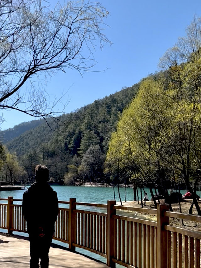 Blue Moon Valley : Turquoise Water & Snow Peaks!