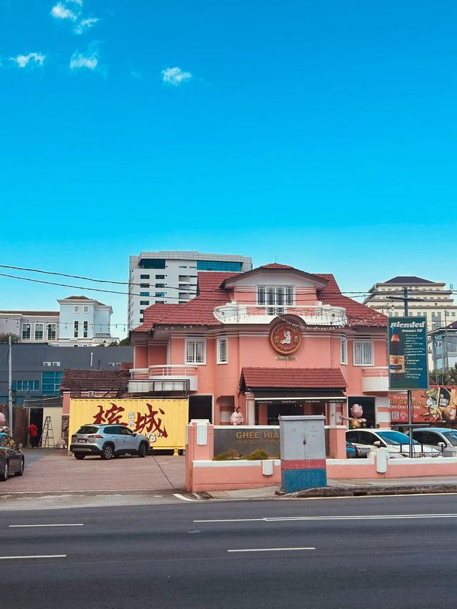 🌤️ Penang's Blue Heaven: When George Town's Streets Meet Perfect Skies!