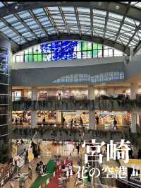 ブーゲンビリアが咲き誇る空港