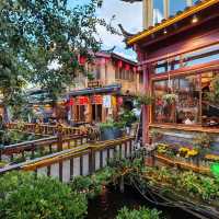 Strolling Through the Enchanting Lijiang Old Town 