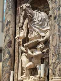 Solo in Florence, Again: A Love Affair with the Details