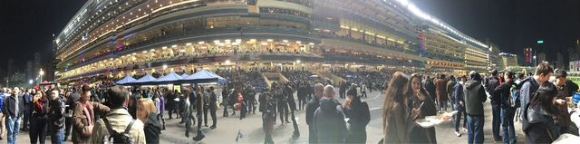 Happy Valley Racecourse - Superb restaurant in the atmosphere of Running Horse