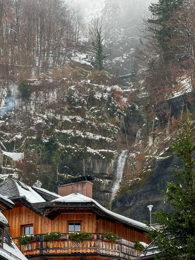 Snowy Strolls in a Fairytale Village – Hallstatt in Late Autumn