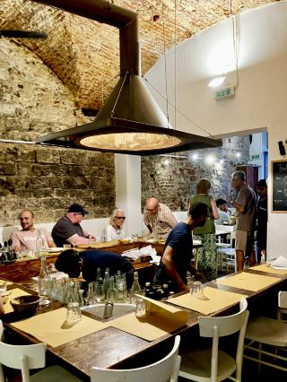 🍝 The Genoa Restaurant That's Always Full – How to Get a Table