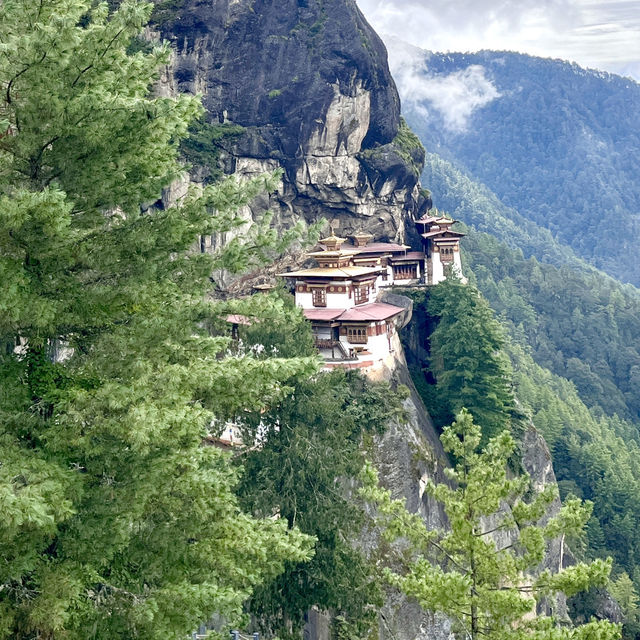 🏞️✨ A Journey to Bhutan’s Tiger's Nest! ✨🏞️