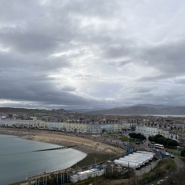 🌊 Seaside Serenity in Llandudno! 🏖️