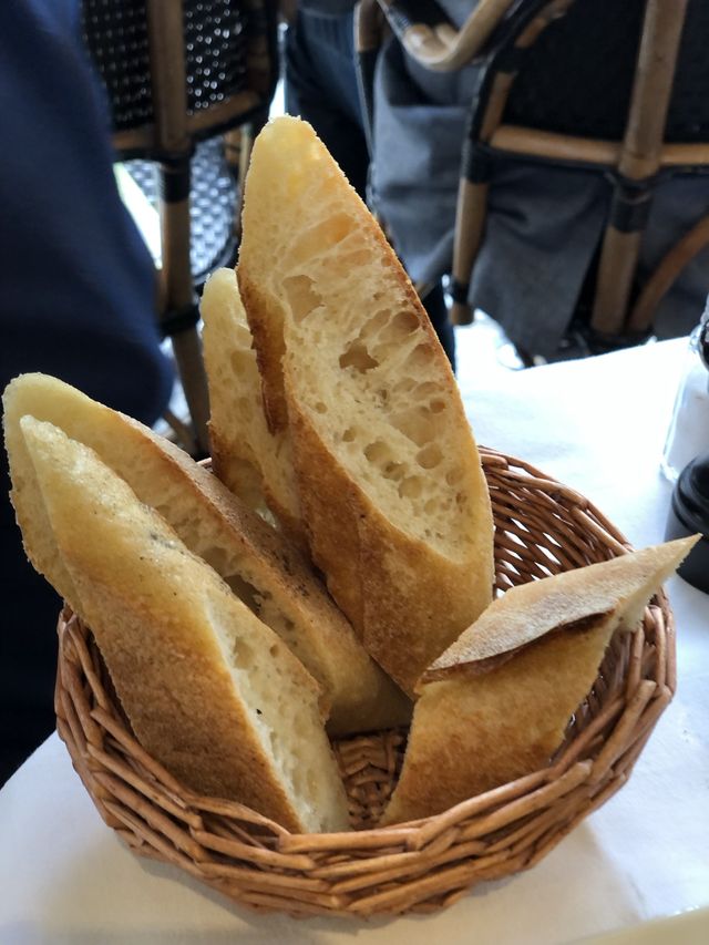 찐 비프부르기뇽을 먹고 싶다면 “Au Bourguignon du Marais“