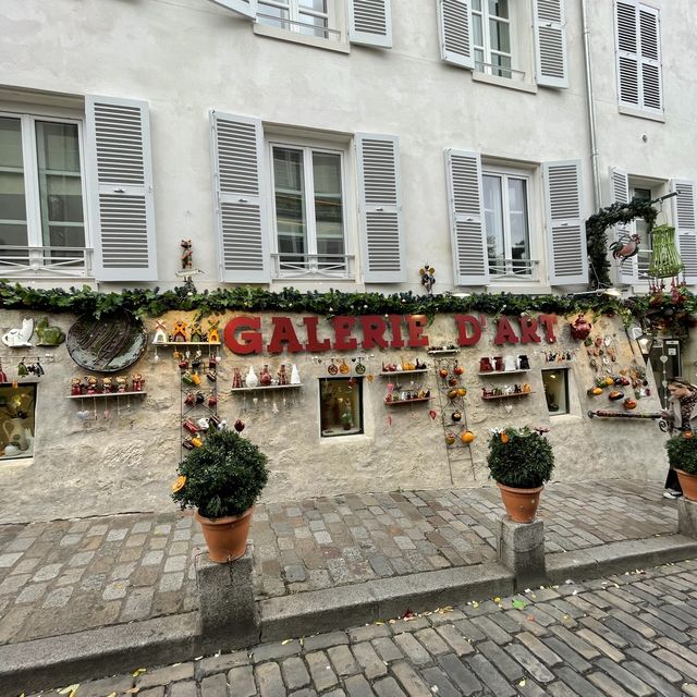 Montmartre Travel Guide