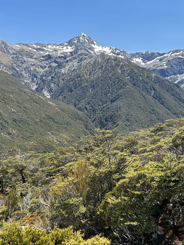 🏔️💦 Devil’s Punchbowl Waterfall: An Alpine Wonderland