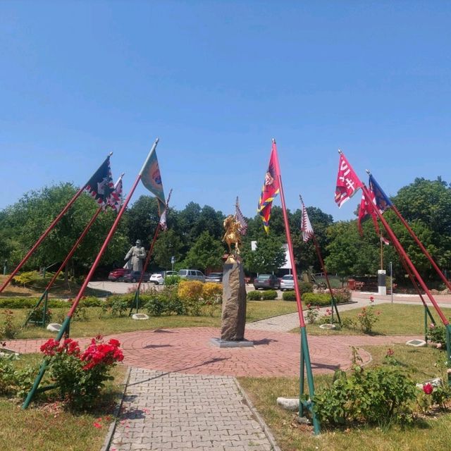 Enormous, huge, big statues near Pákozd