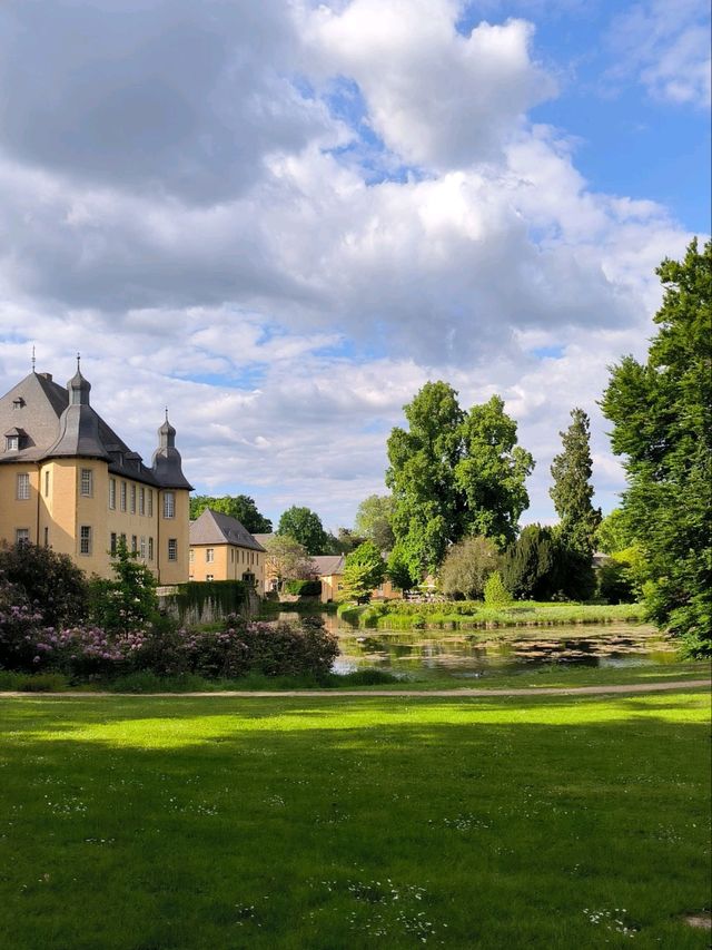 🌿 A Stroll Through Schloss Dyck’s Enchanted Gardens 🏰🦢