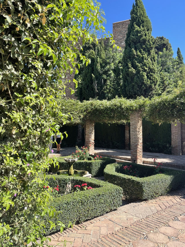 Málaga: Architectural Gems by the Sea 🏛️✨🌊