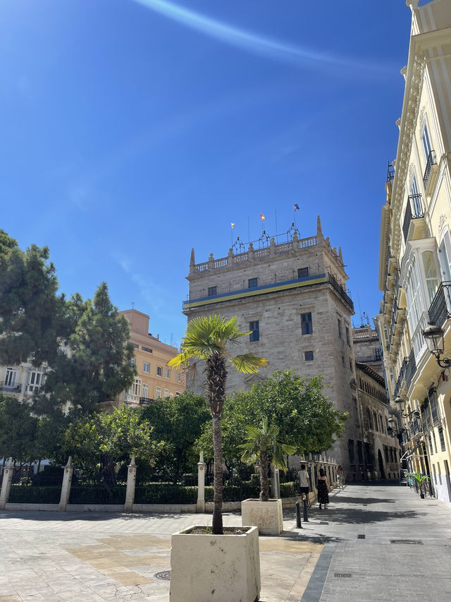 Valencia: Where History Lives 🏛️⏳🌿 Valencia: Where History Lives 🏛️⏳🌿