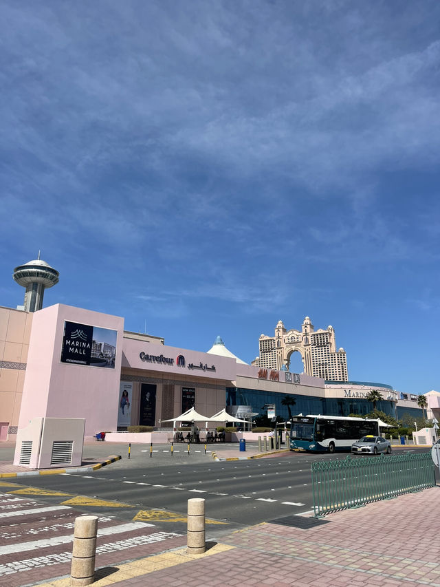 🏙️ Abu Dhabi – Modern Marvels & Desert Charm 🌟🏜️