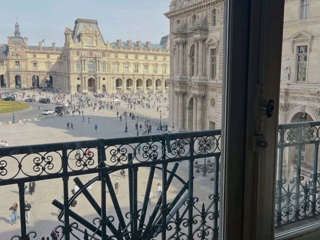 🎨 Top 10 Louvre Attractions + Spooky Halloween Vibes! 👻