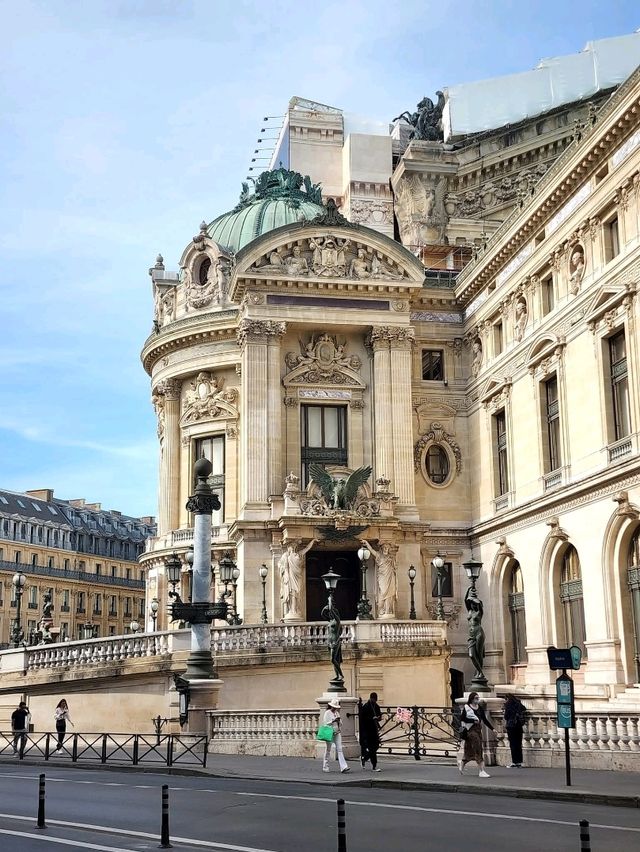 Exploring Paris’ 8th Arrondissement: Must-Dos & Halloween Fun 🎃
