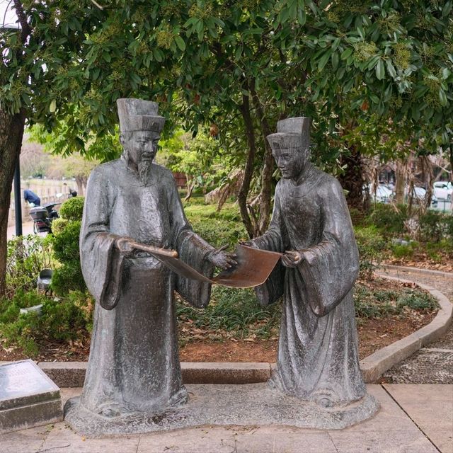 Art by the Water: Riverside Statues of Yushan 🎭🌊🏞️