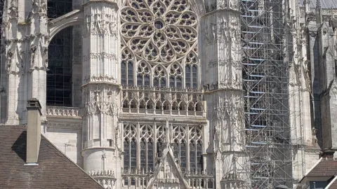 Katedral Terbesar di Dunia - Beauvais! — traveler post in Oise