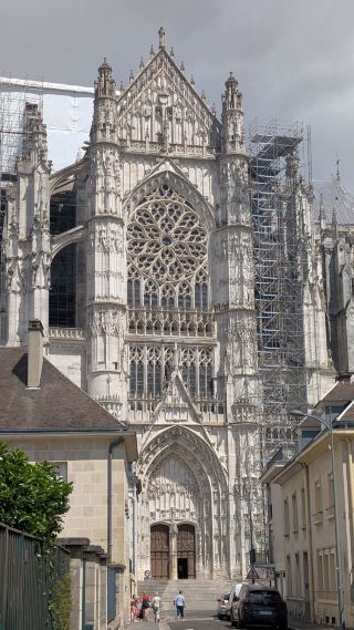 The largest cathedral in the world - Beauvais!
