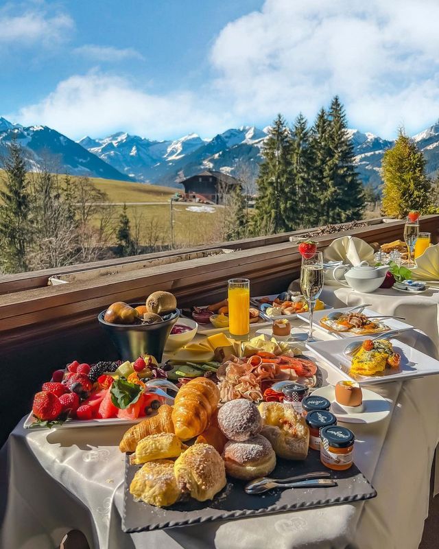 Mountain Vista Breakfast: A Unique Experience at @ermitage_gstaad