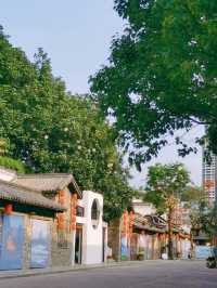 在深圳古色古香的手造文化街