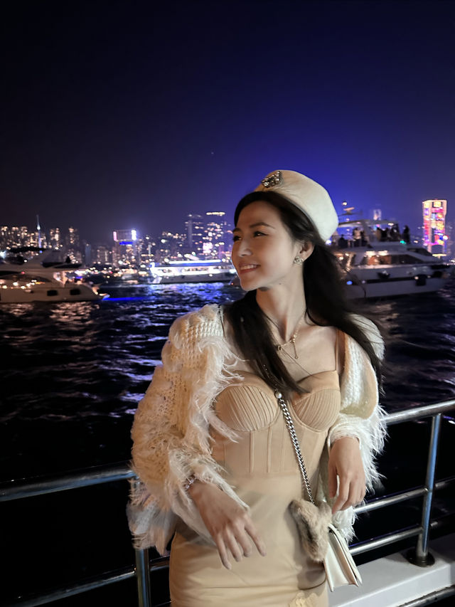 坐上香港維多利亞港遊輪看跨年煙花是什麼體驗～