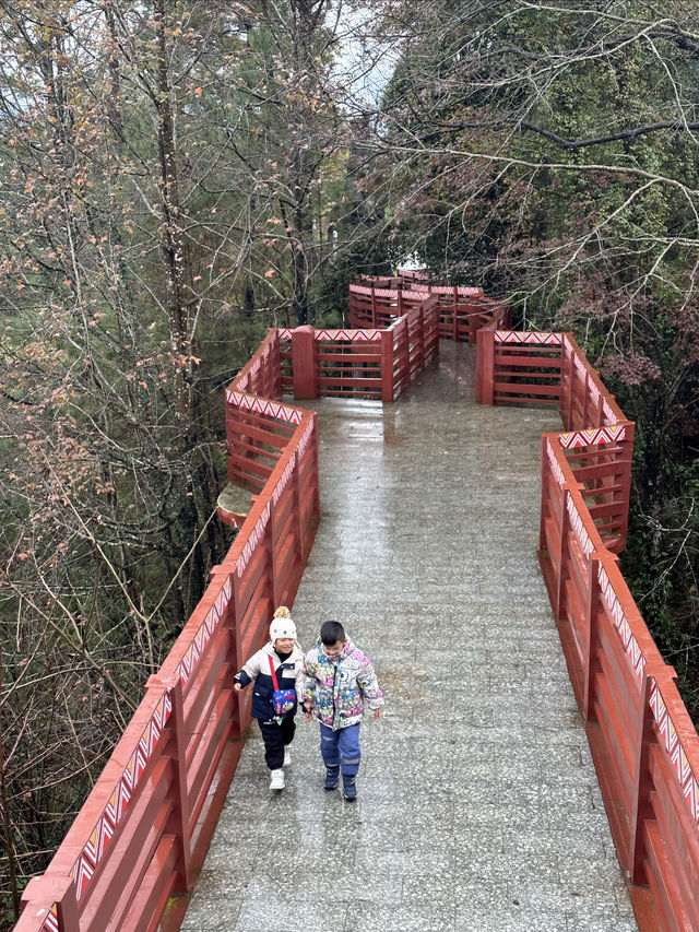 帶娃探訪邊陲小鎮連南萬山朝王愛情小鎮