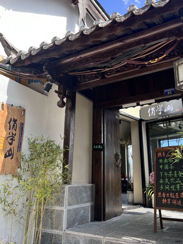 雲南麗江｜可以俯瞰古鎮全景的民宿