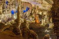 織金洞被譽為：「天下第一洞」、「岩溶博物館」
