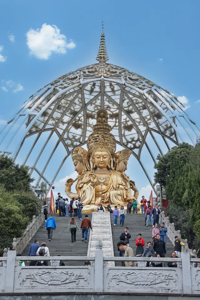 Shenzhen's awe-inspiring Guanyin seated on a lotus at Lianhua Mountain, complete with a hiking travel guide!