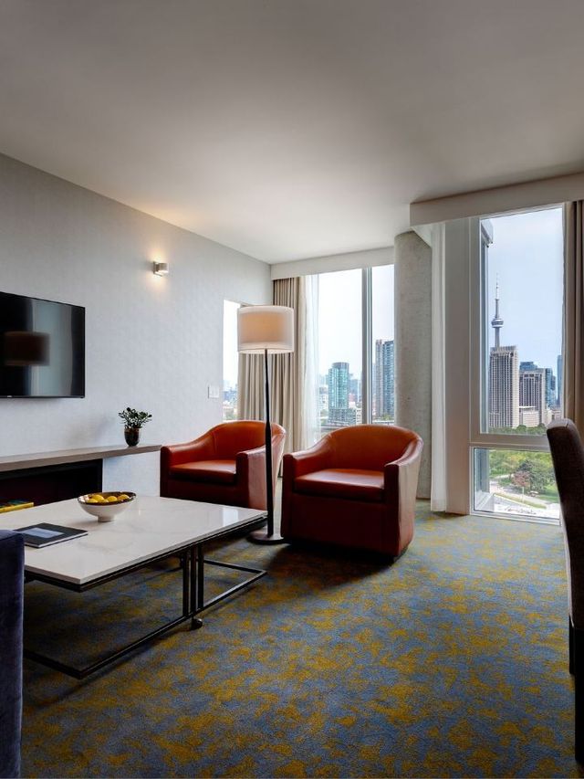 🌟✨ Toronto's Chic Sleeps: Hotel X's Luxe Vibes 🌆🛎️