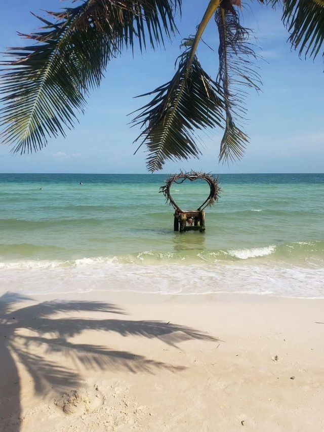 🏝️ Phu Quoc: Vietnam's Largest Island with a Twist 🇻🇳