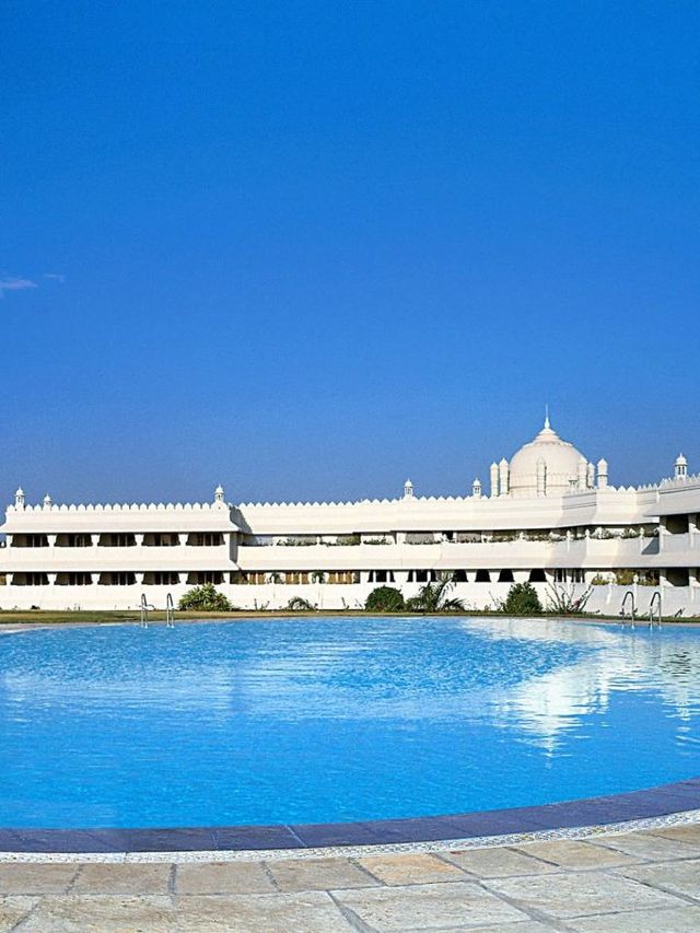 🌟✈️ Aurangabad's Top Stay: Vivanta's Luxury! 🏨🌿