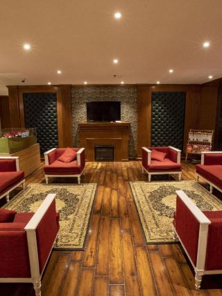 🌄✨ Shimla's Serene Retreat: Top Hotel Picks! 🏨🍃