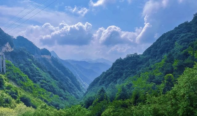 塔雲山，「天下最險道觀」。