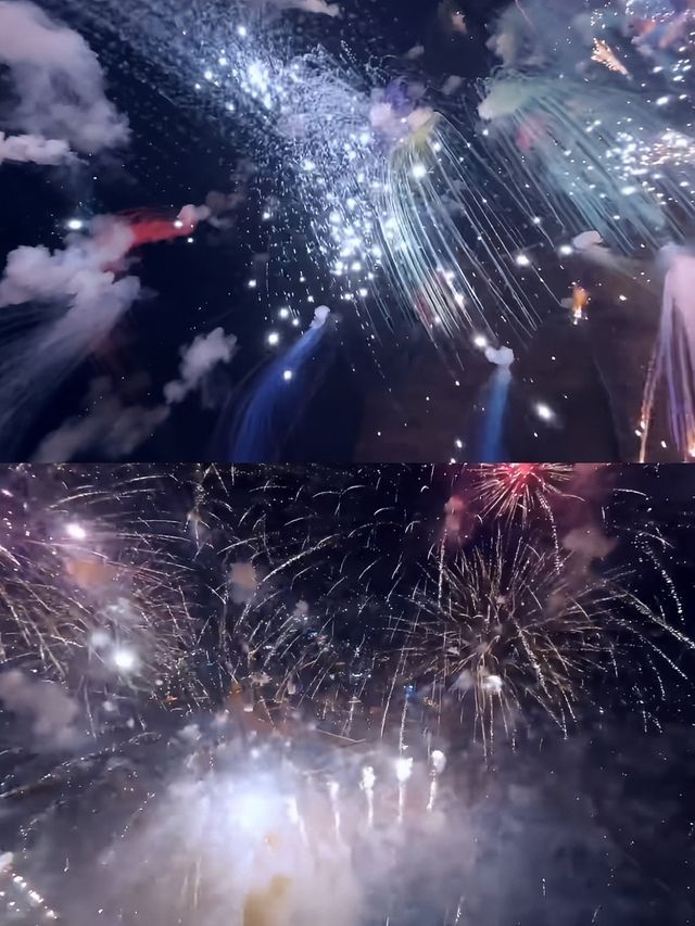 遠觀的煙花和主題樂園