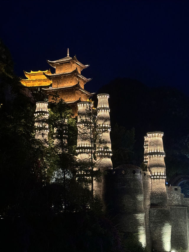 峰林布依，彷彿誤入了千與千尋的神秘世界
